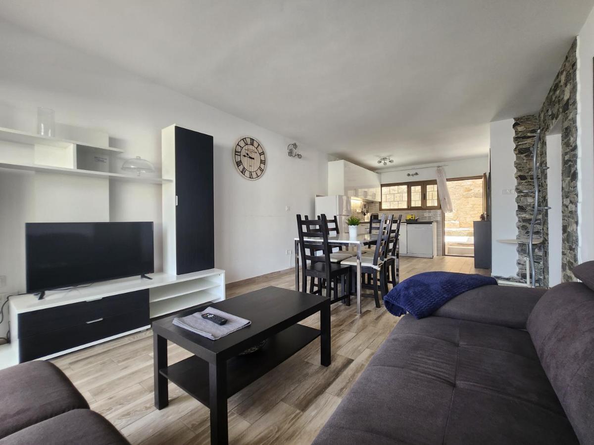 Modern Ground Floor Apartment , A Few Steps From The Beach Mogan Exterior photo